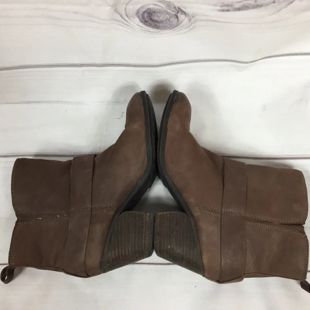 ❤️FERGIE COUNTRY TOO LEATHER‎ HARNESS BUCKLE BOOTS